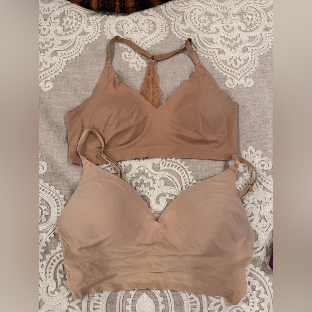 Victoria’s Secret Wireless Padded Push-Up & Racerback Bra Set